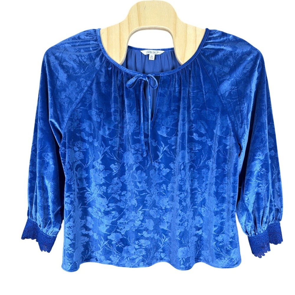 The Pioneer Woman XXL Royal Blue Burnout Velvet Floral Tie Neck Blouse 83680120P